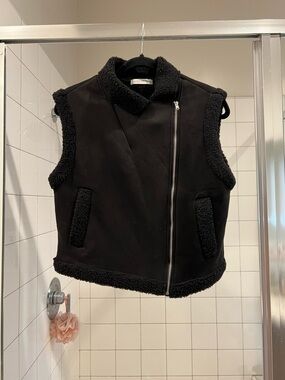 12th Tribe Black Sherpa-Style Vest